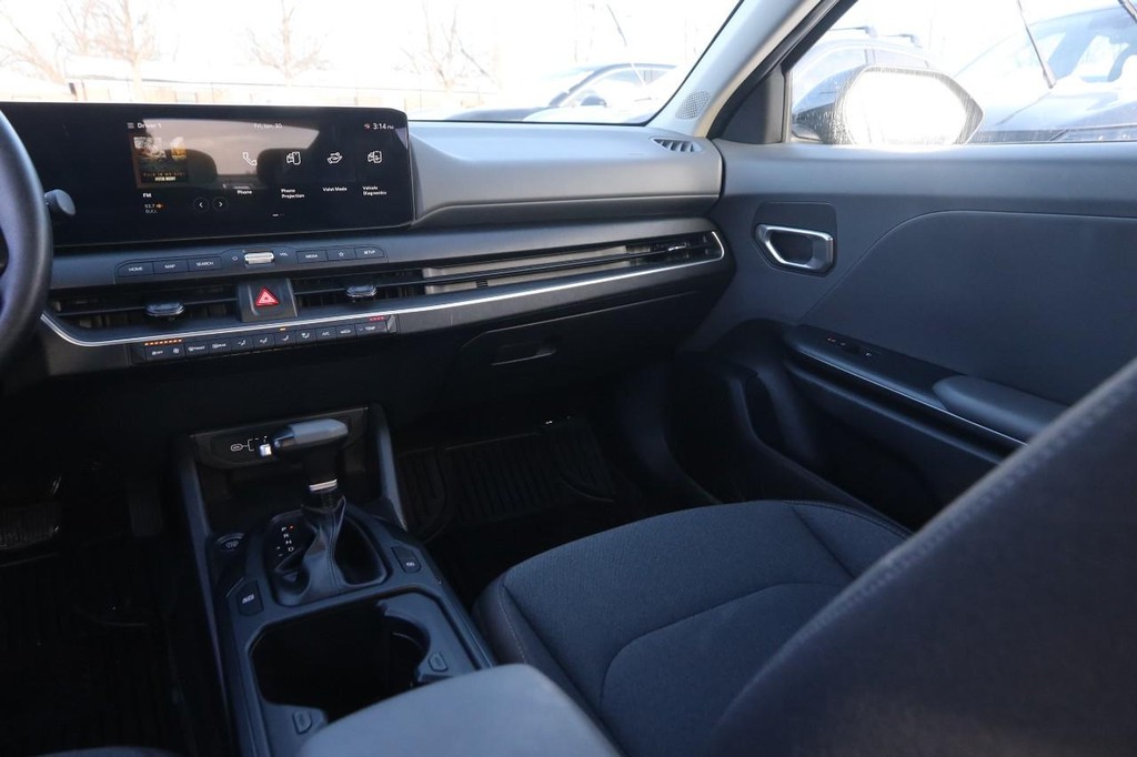 Kia K4 Vehicle Image 26