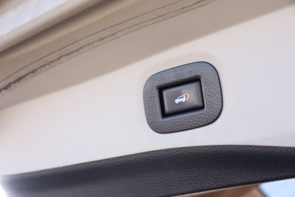 Nissan Rogue Vehicle Image 08