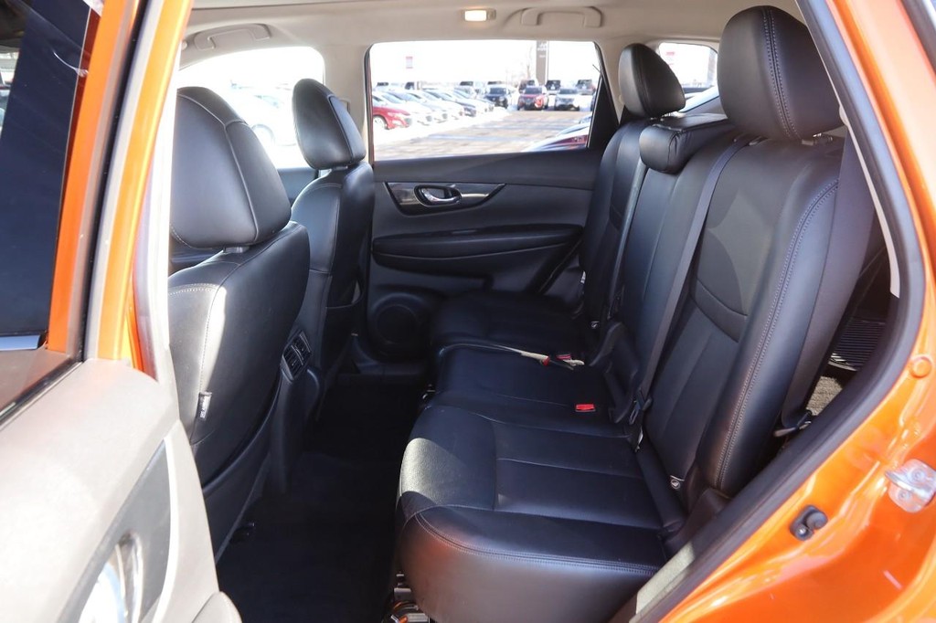 Nissan Rogue Vehicle Image 11