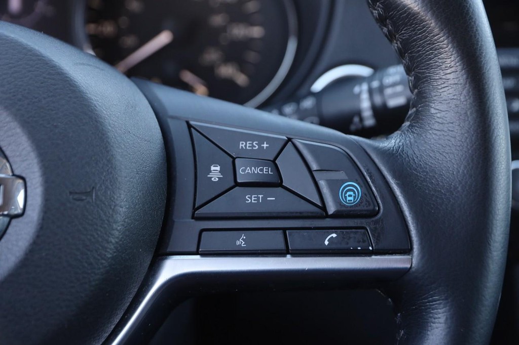 Nissan Rogue Vehicle Image 14