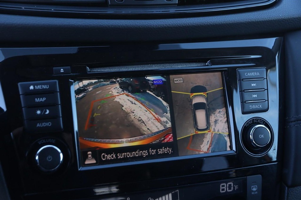 Nissan Rogue Vehicle Image 17