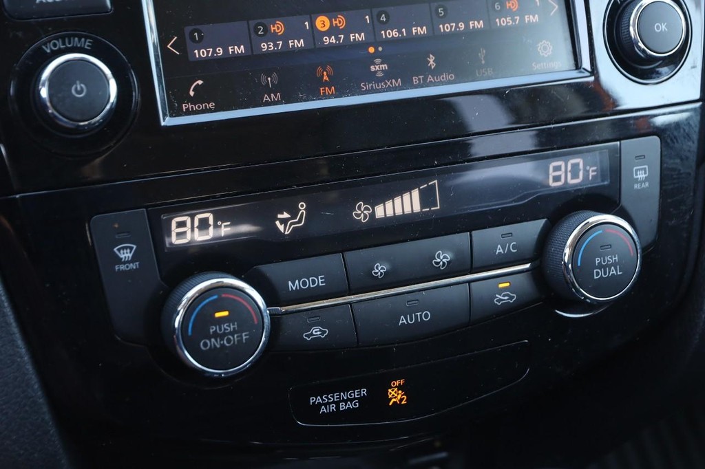 Nissan Rogue Vehicle Image 18