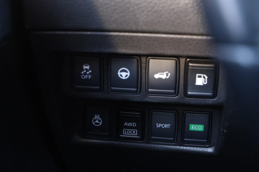 Nissan Rogue Vehicle Image 20