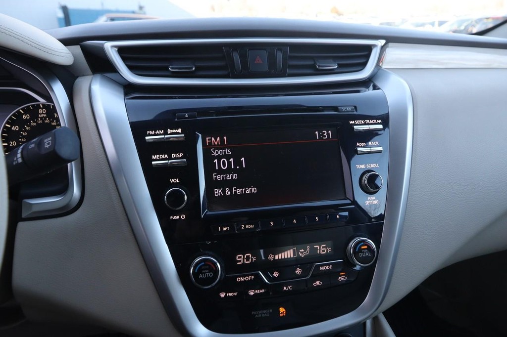 Nissan Murano Vehicle Full-screen Gallery Image 15