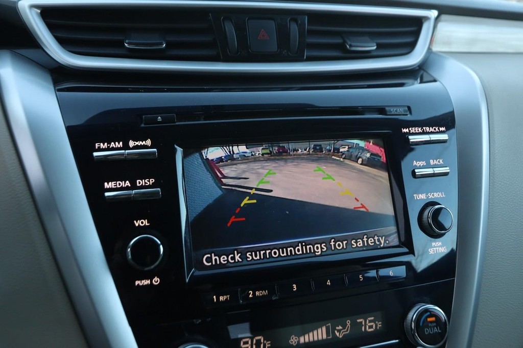 Nissan Murano Vehicle Full-screen Gallery Image 16