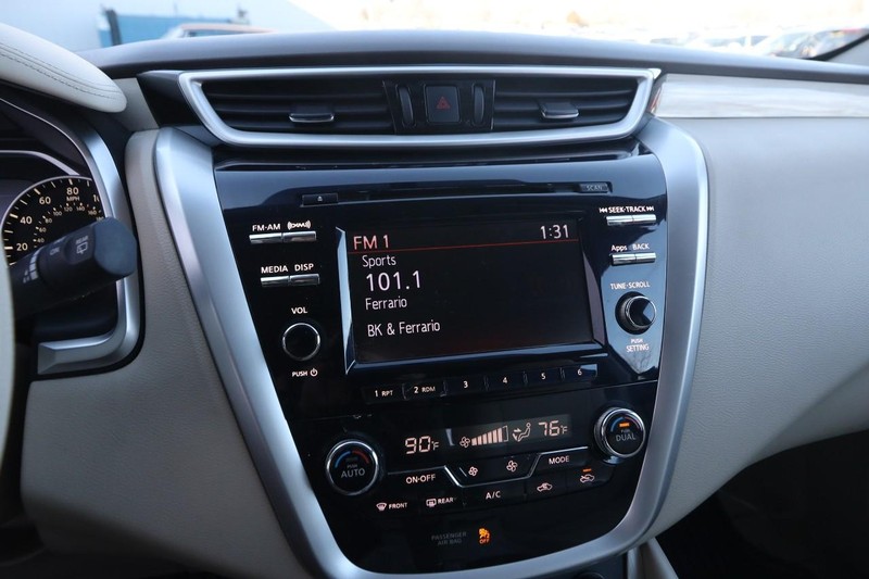 Nissan Murano Vehicle Image 15