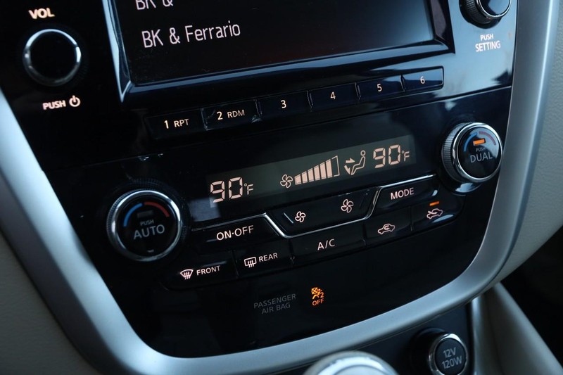 Nissan Murano Vehicle Image 17