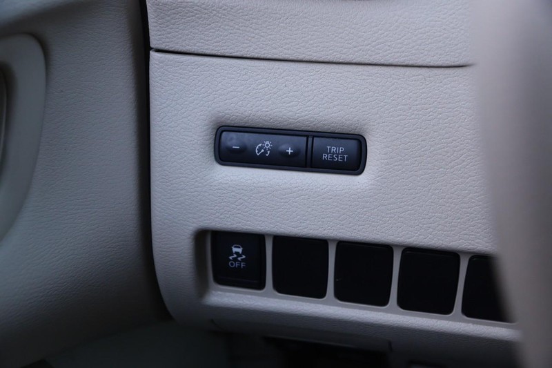 Nissan Murano Vehicle Image 18