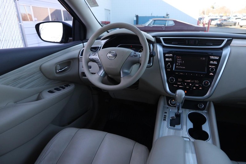 Nissan Murano Vehicle Image 20