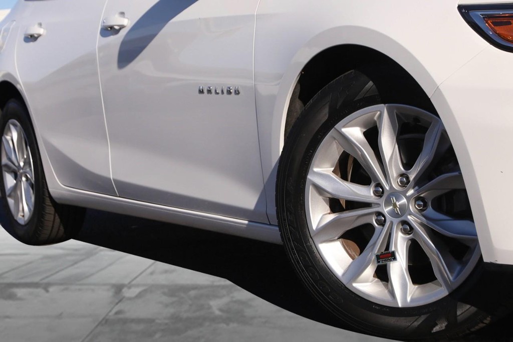 Chevrolet Malibu Vehicle Full-screen Gallery Image 03