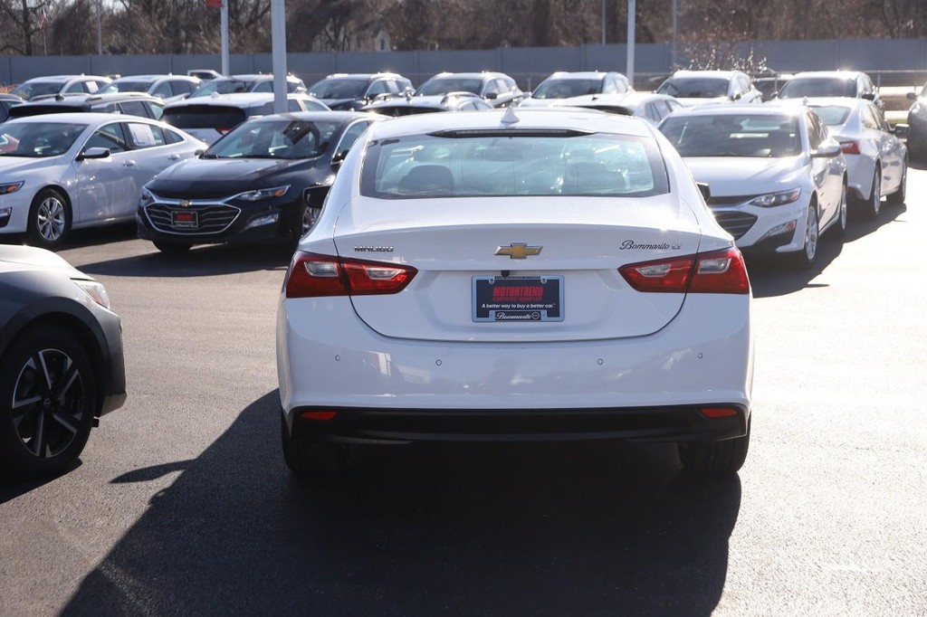 Chevrolet Malibu Vehicle Full-screen Gallery Image 06