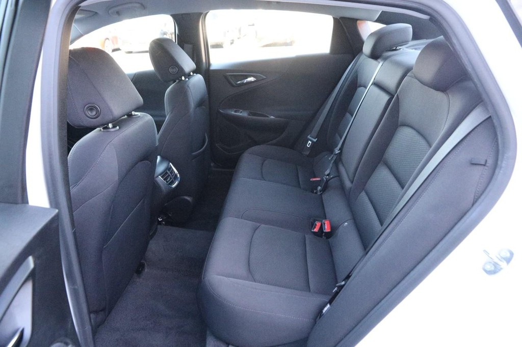 Chevrolet Malibu Vehicle Full-screen Gallery Image 09