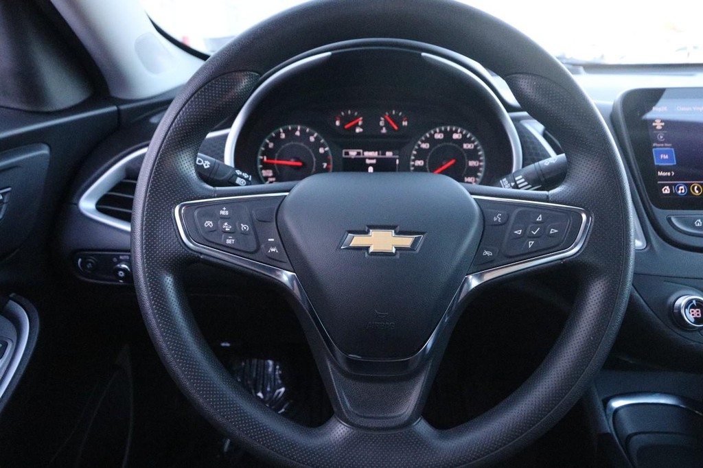 Chevrolet Malibu Vehicle Full-screen Gallery Image 10