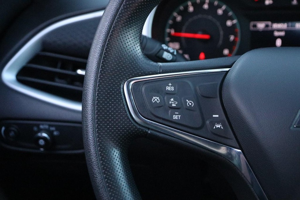 Chevrolet Malibu Vehicle Full-screen Gallery Image 11