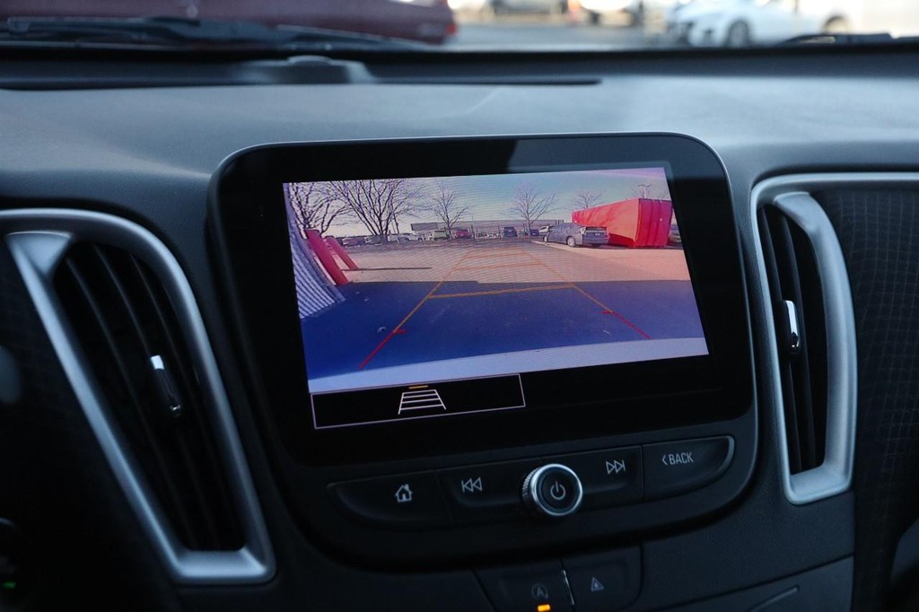 Chevrolet Malibu Vehicle Full-screen Gallery Image 16
