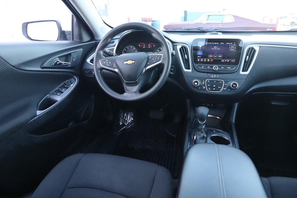 Chevrolet Malibu Vehicle Full-screen Gallery Image 20