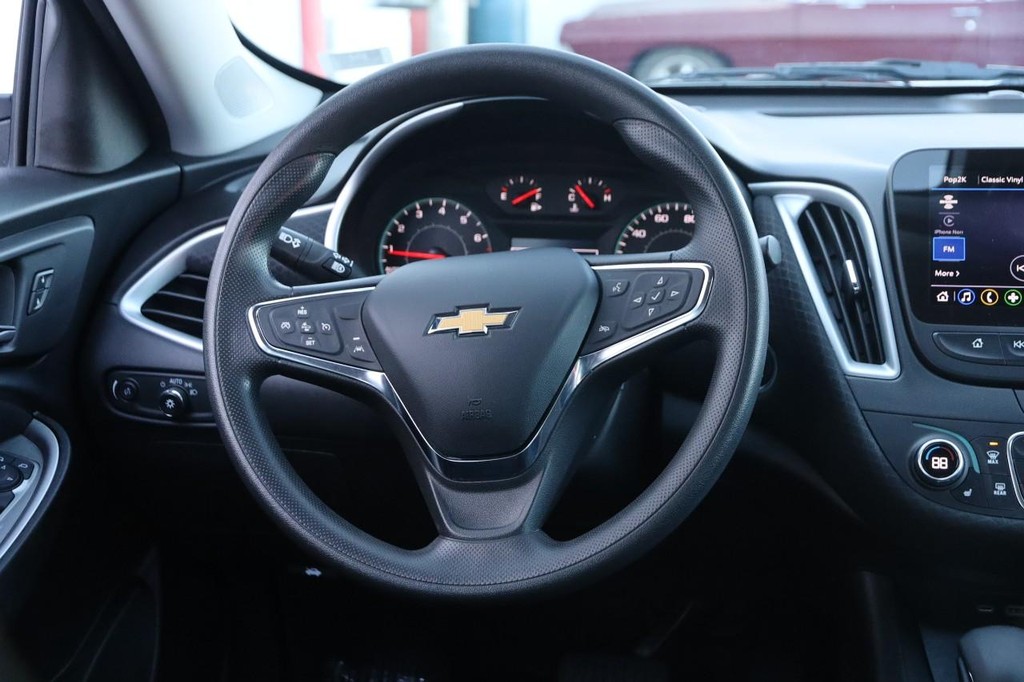Chevrolet Malibu Vehicle Full-screen Gallery Image 21