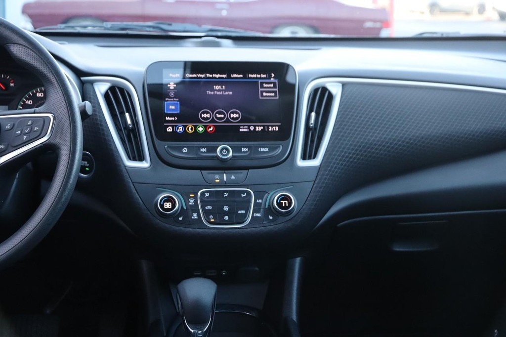 Chevrolet Malibu Vehicle Full-screen Gallery Image 22