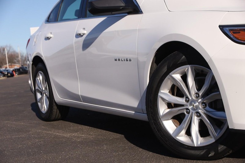 Chevrolet Malibu Vehicle Full-screen Gallery Image 3