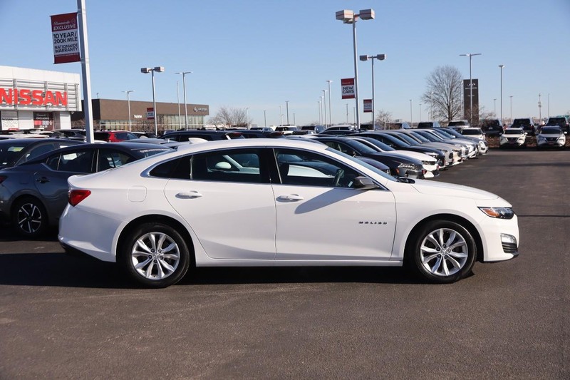 Chevrolet Malibu Vehicle Full-screen Gallery Image 5