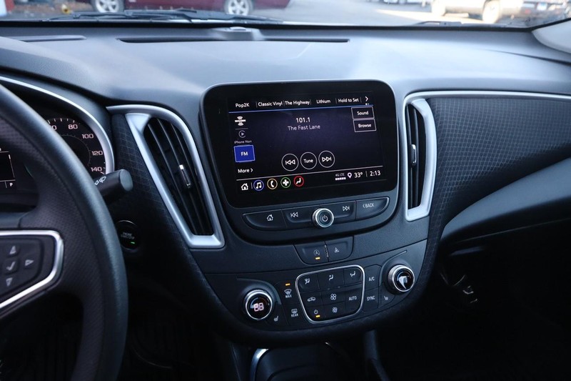 Chevrolet Malibu Vehicle Full-screen Gallery Image 15