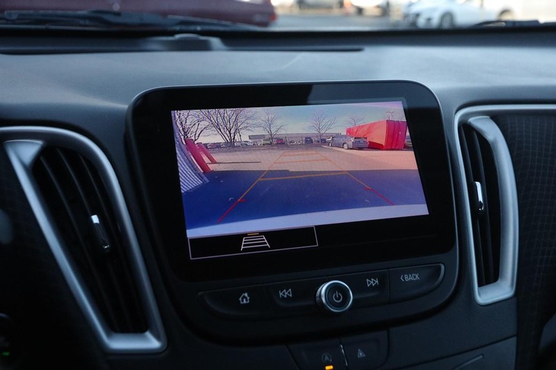 Chevrolet Malibu Vehicle Full-screen Gallery Image 16