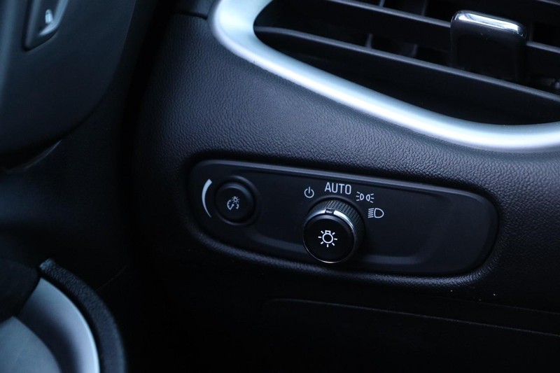 Chevrolet Malibu Vehicle Full-screen Gallery Image 18