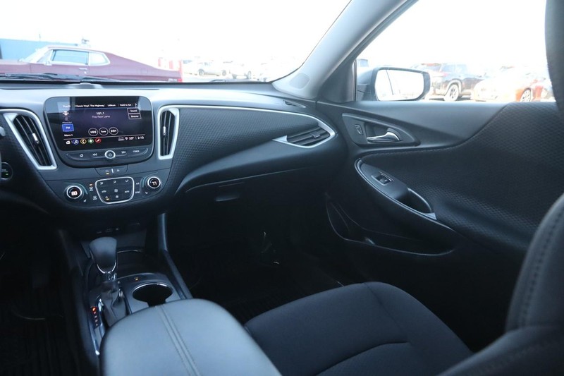 Chevrolet Malibu Vehicle Full-screen Gallery Image 23