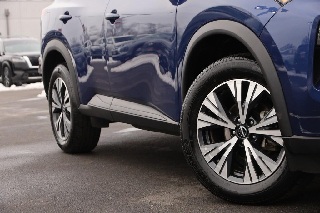 Nissan Rogue Vehicle Image 03