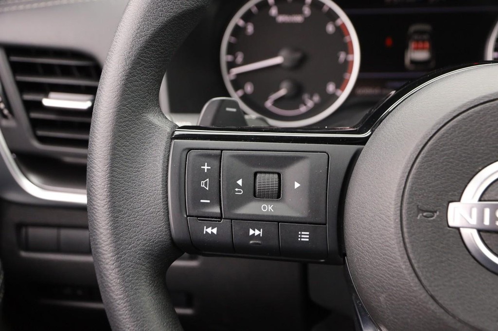 Nissan Rogue Vehicle Image 11