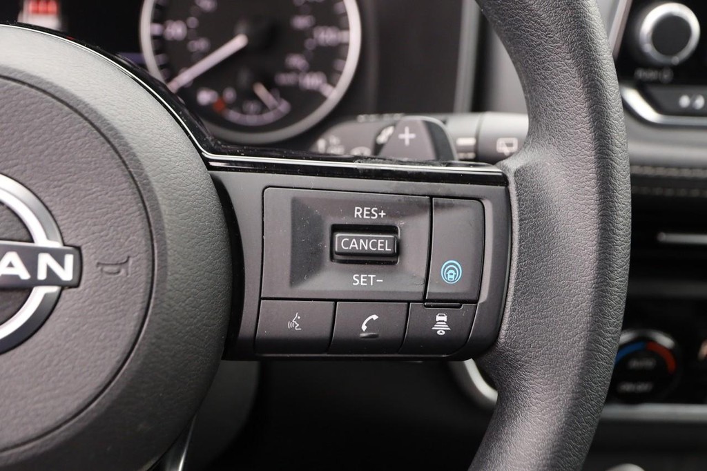 Nissan Rogue Vehicle Image 12