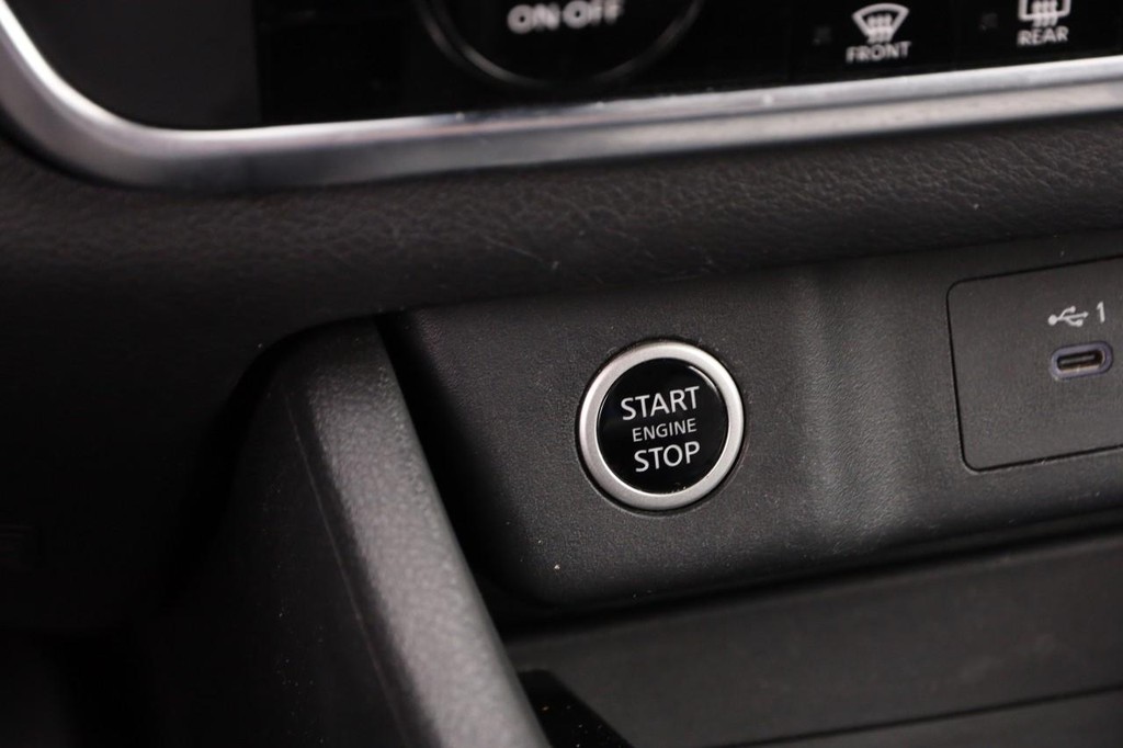 Nissan Rogue Vehicle Image 14