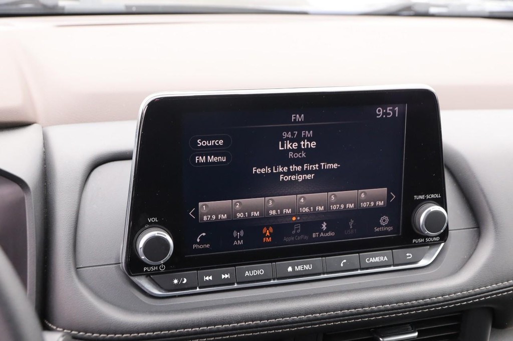 Nissan Rogue Vehicle Image 15