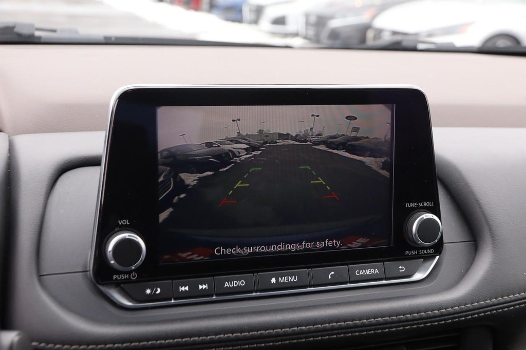 Nissan Rogue Vehicle Image 16