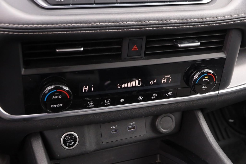 Nissan Rogue Vehicle Image 17