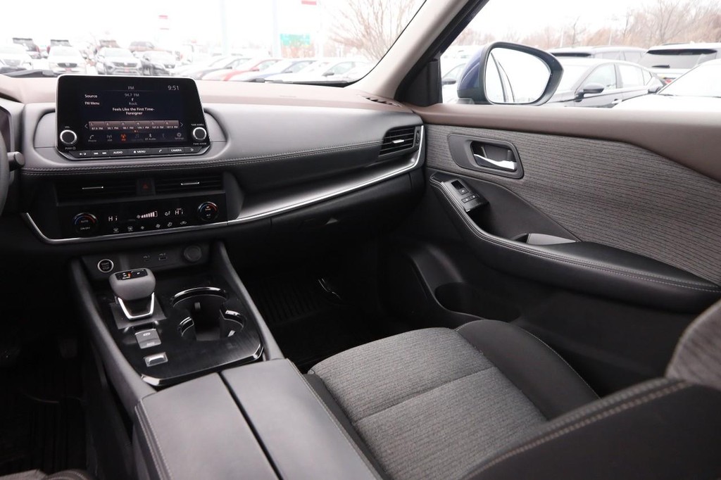 Nissan Rogue Vehicle Image 23