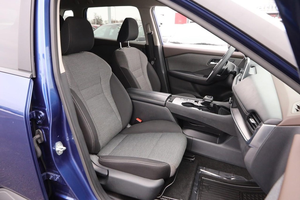 Nissan Rogue Vehicle Image 24