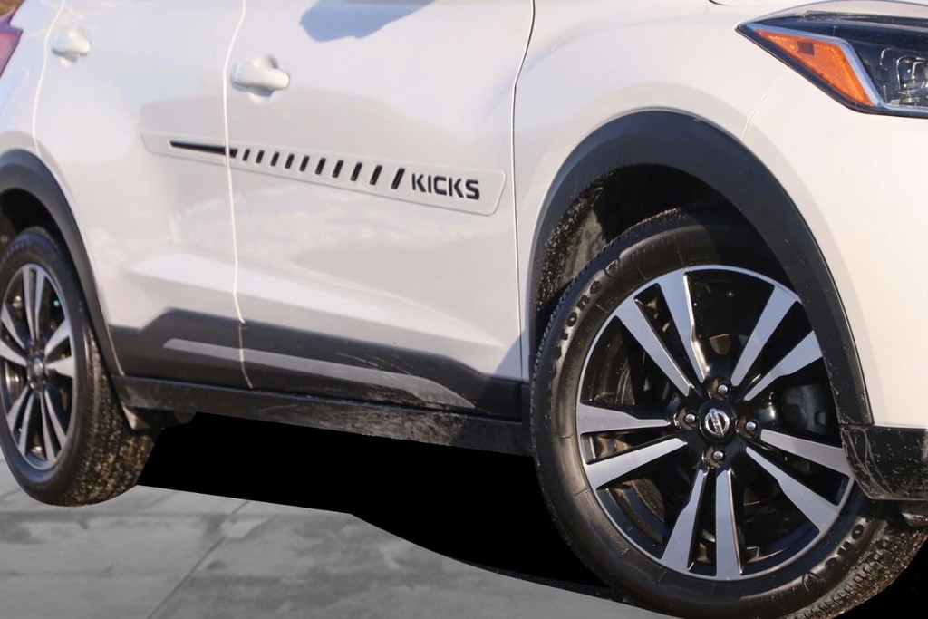 Nissan Kicks Vehicle Image 03