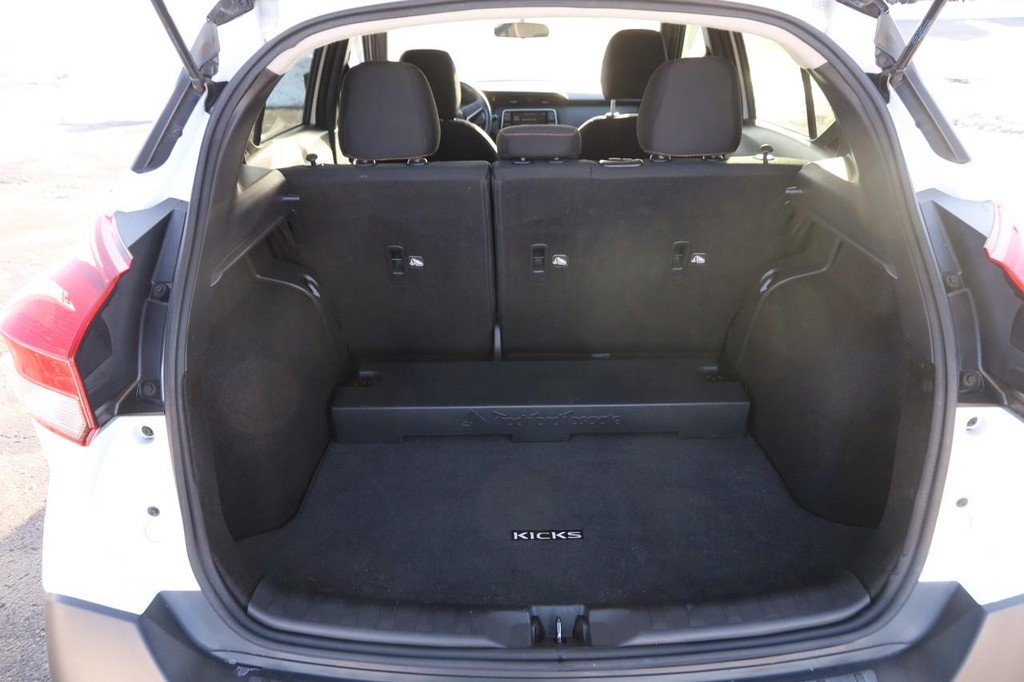 Nissan Kicks Vehicle Image 07