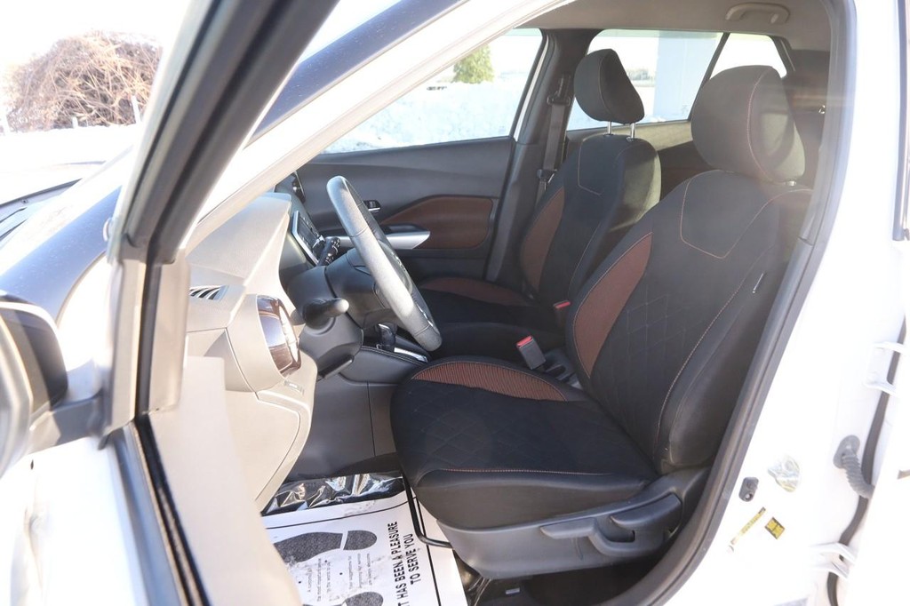 Nissan Kicks Vehicle Image 08