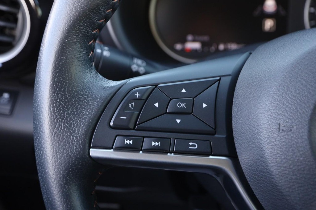 Nissan Kicks Vehicle Image 11