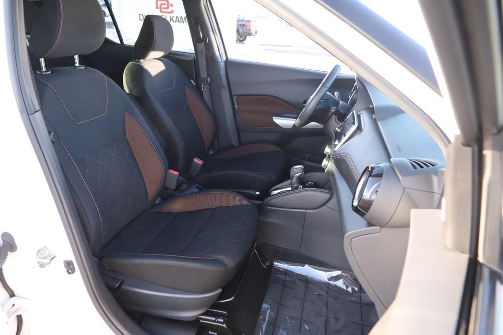 Nissan Kicks Vehicle Image 23