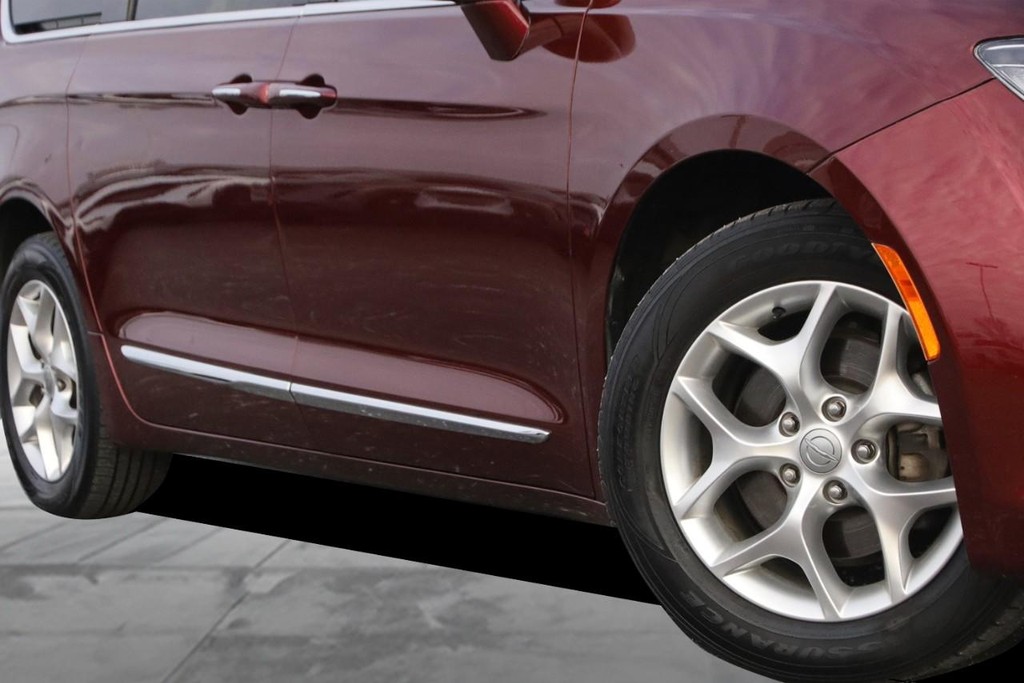 Chrysler Pacifica Vehicle Image 03