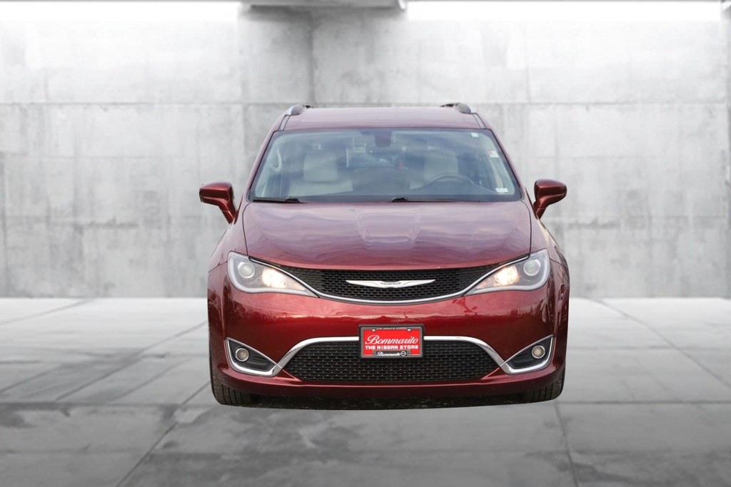 Chrysler Pacifica Vehicle Image 04