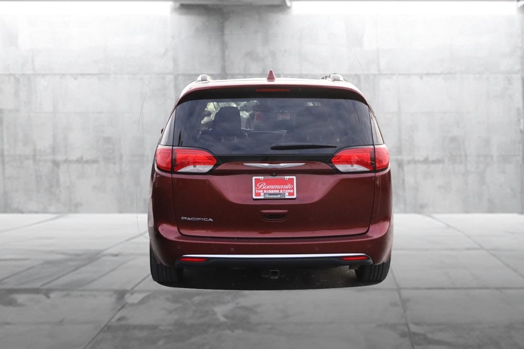 Chrysler Pacifica Vehicle Image 06