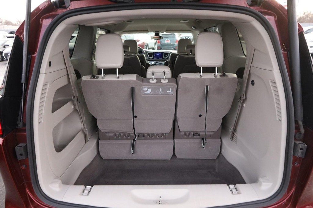 Chrysler Pacifica Vehicle Image 07