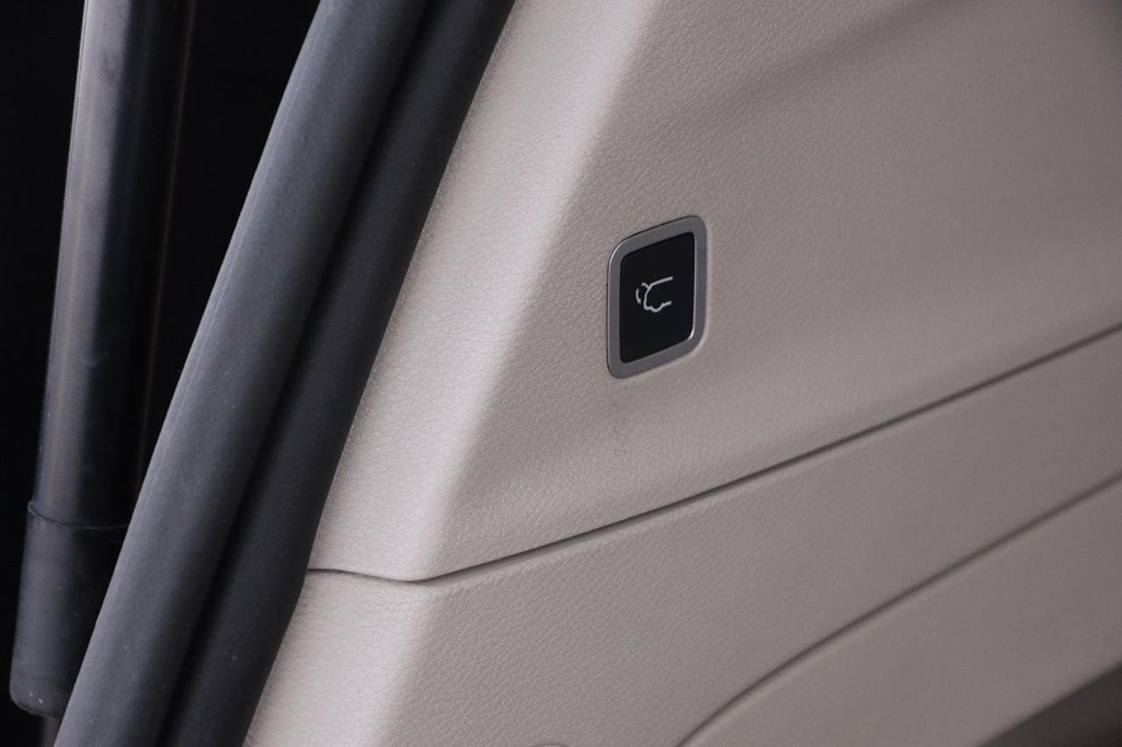 Chrysler Pacifica Vehicle Image 08