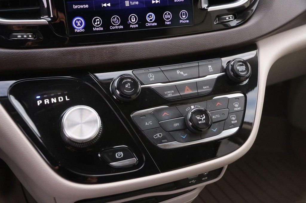 Chrysler Pacifica Vehicle Image 20