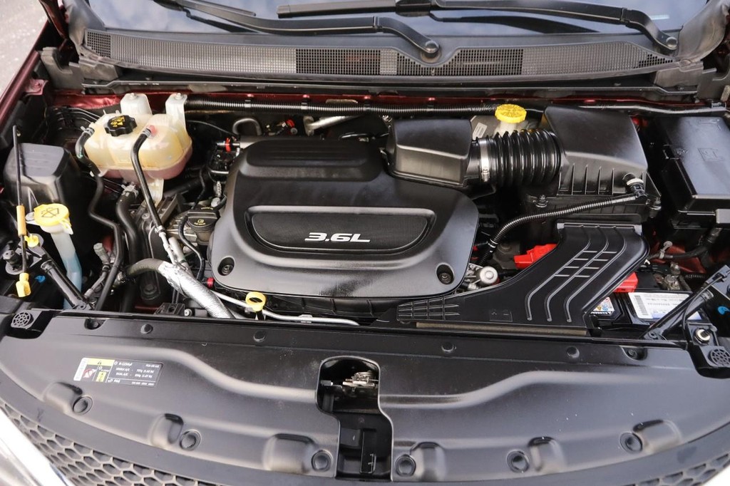 Chrysler Pacifica Vehicle Image 29