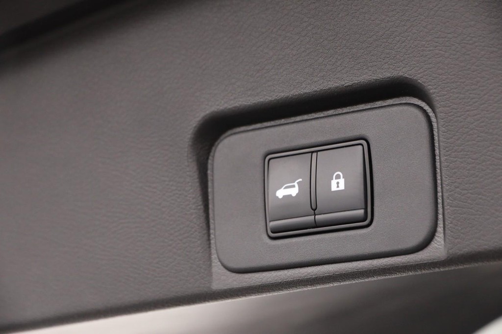 Nissan Rogue Vehicle Image 08